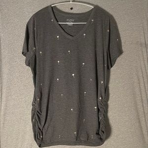 gray v neck ruched side tee with tiny palm trees